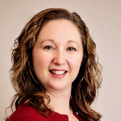 Julie MacRae_Square.jpg