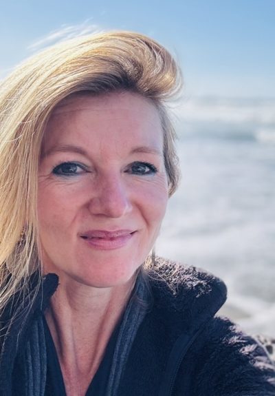 Julie Hansen.jpg