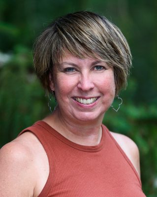 Kristen Riekert.jpg
