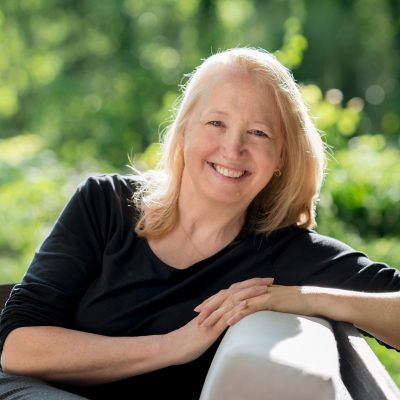 Hillary Siedler Photo_Square.jpg